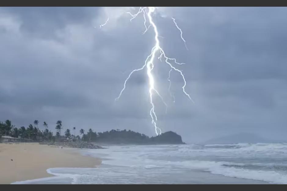 Un rayo cayó sobre tres niños que jugaban en una playa de Puerto Rico y están en estado delicado de salud. (Foto ilustrativa: ABC)&nbsp;