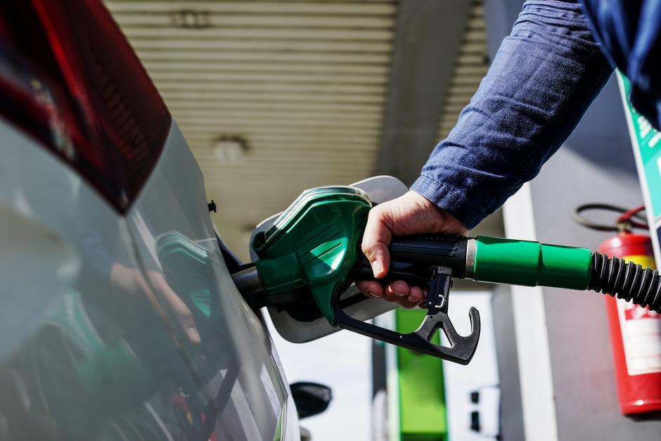 Varias estaciones de gasolina reportan cambios en los precios de los combustibles. (Foto: Shutterstock)