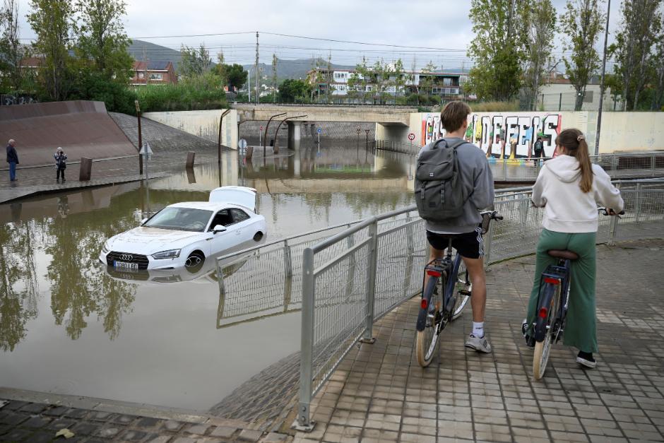 Cataluña se vio afectada por inundaciones y lluvias, que tuvieron como resultado el cierre de carreteras y aeropuertos. (Foto: AFP)