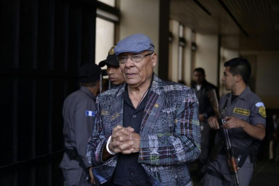 El exmilitar, de 92 años, es juzgado por diferentes delitos cometidos durante el mandato de su hermano, Romeo Lucas García. (Foto: Wilder López/Soy502)