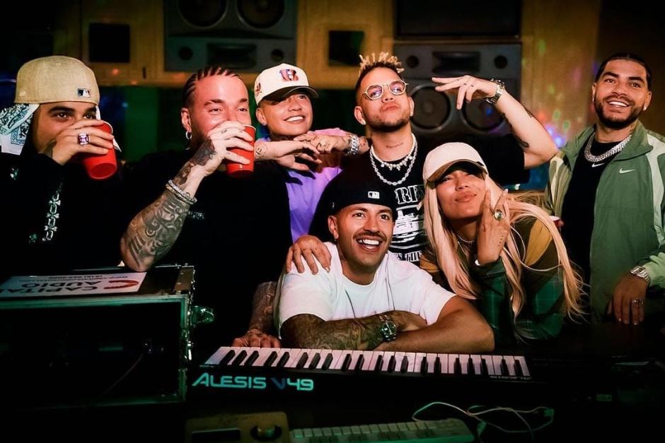 La canción fue lanzada el 7 de noviembre por grandes exponentes del reggaetón como Feid, J Balvin, Ryan Castro, Karol G y DF, pero varios seguidores no se lo tomaron para bien. (Foto: Infobae)&nbsp;