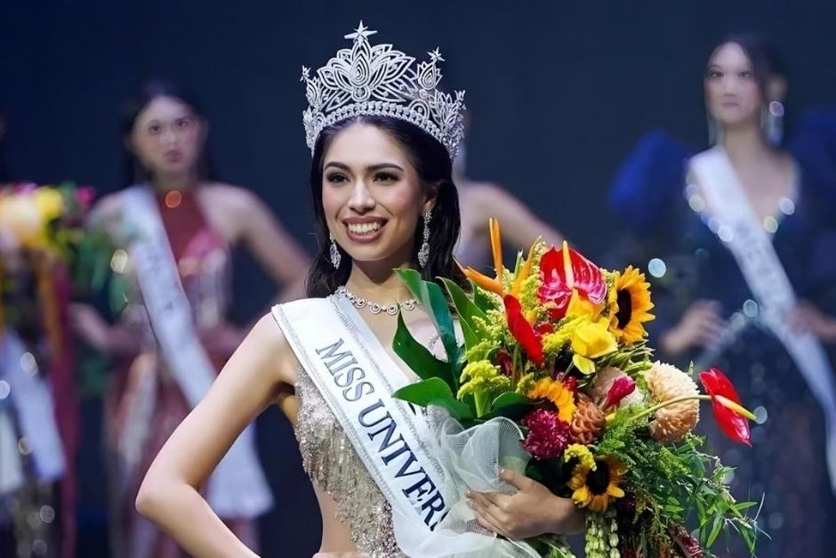 ¿Fin de la corona universal? Se hace viral el video donde Miss Indonesia tropieza encima de la directora y dueña del Miss Universo. (Foto: YouTube)&nbsp;