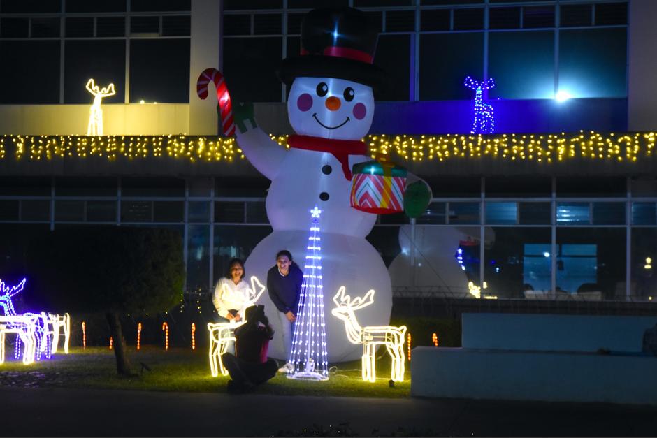 Así luce esta noche el campus central de la Usac. (Foto: Fredy Hernández/Soy502)