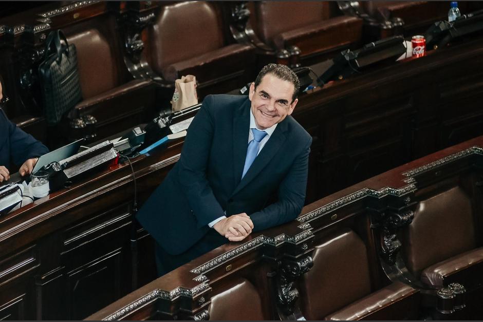 El diputado por Chiquimula Boris España elogió al expresidente Giammattei y a su amigo Miguel Martínez, tras una aprobación en el Congreso. (Foto: X/Boris España)