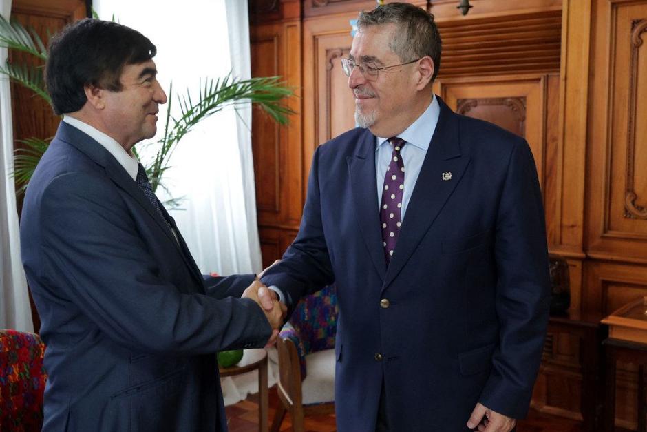 Los presidentes del Ejecutivo y Judicial, Bernardo Arévalo y Teódulo Cifuentes, se reunieron este viernes. (Foto: Presidencia/Soy502)