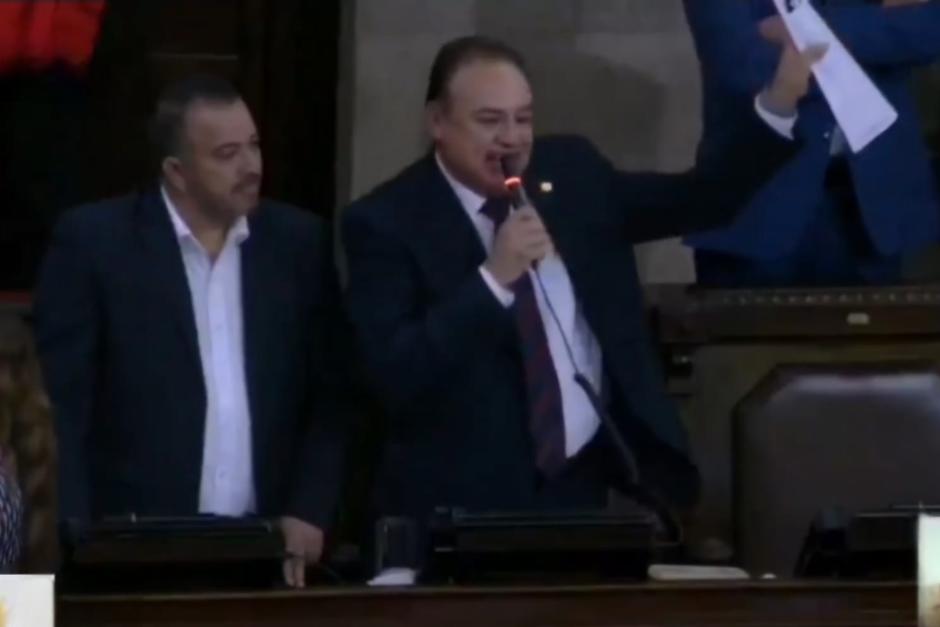 El diputado Nery Mazariegos se quejó con sus compañeros por las multas de tránsito que le impusieron. (Foto: Captura de pantalla)