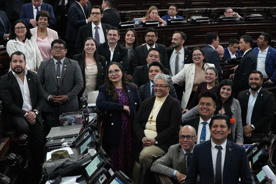 Diputados oficialistas celebraron la modificación de la Ley contra la Delincuencia Organizada. (Foto: Wilder López/Soy502)