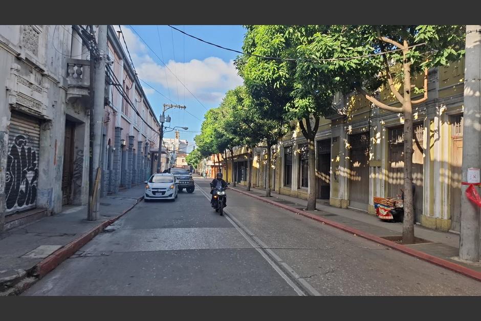 Trabajadores de Salud retiraron las carpas y terminaron con el bloqueo en la 8a. avenida de la zona 1 capitalina. (Foto: Amílcar Montejo)