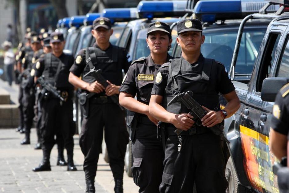 La nueva ley de la PNC, beneficiaría a elementos que accionen su arma contra supuestos delincuentes. (Foto: Archivo/Soy502)