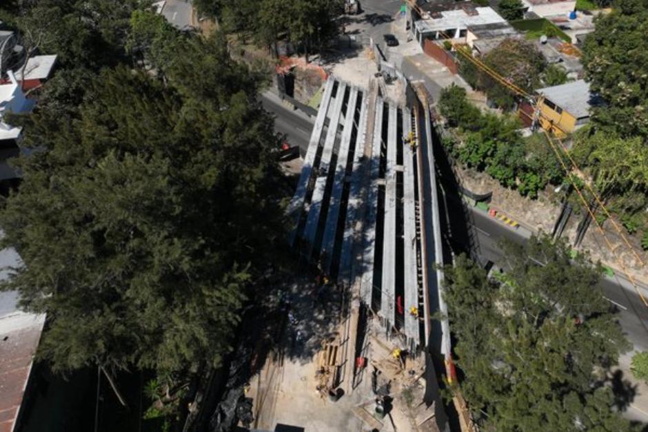 El alcalde capitalino informó que ya se cuenta con las vigas que conformarán el nuevo puente Adolfo Mijangos López. (Foto: X/Ricardo Quiñónez)