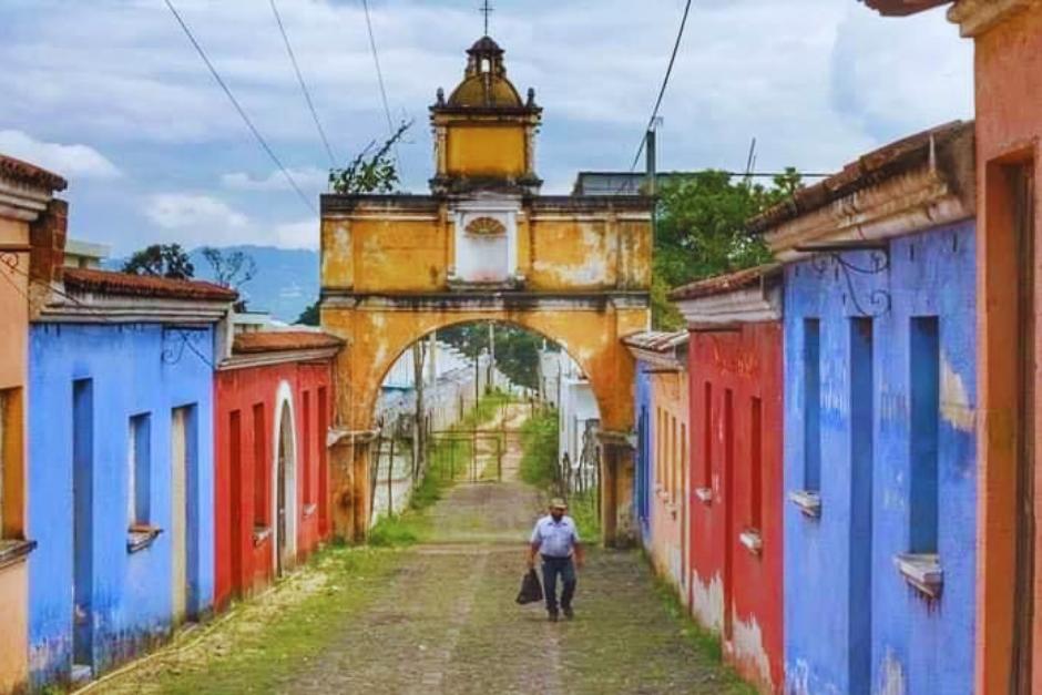 Conoce el origen de la réplica del Arco de Antigua Guatemala en Mixco. (Foto: Facebook)