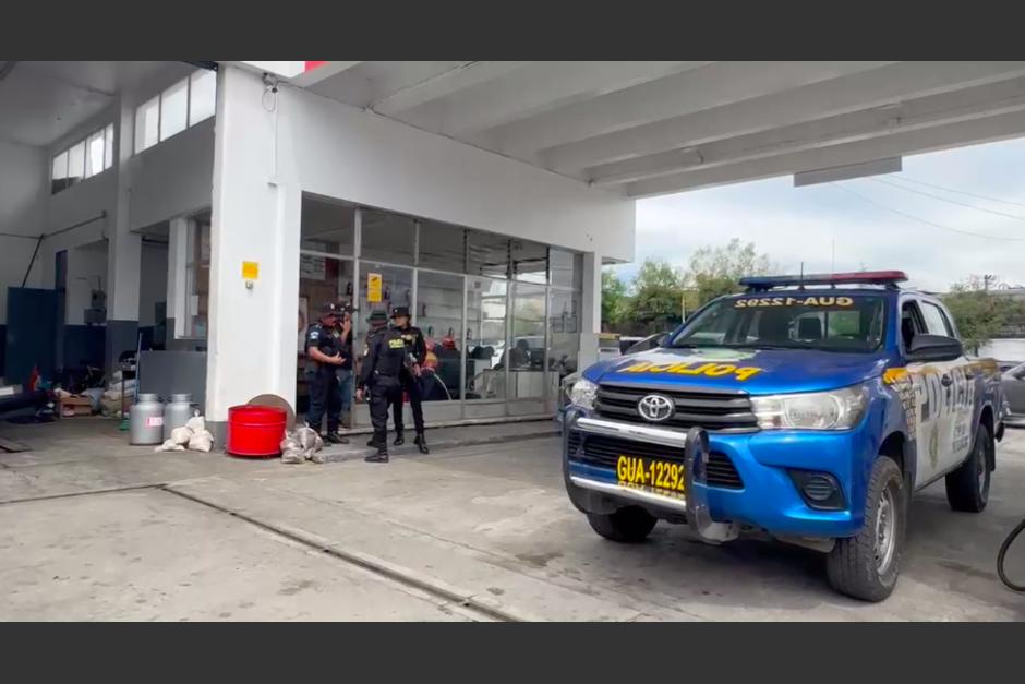 Una gasolinera era usada como guarida por delincuentes. El administrador del lugar fue capturado. (Foto: MP)