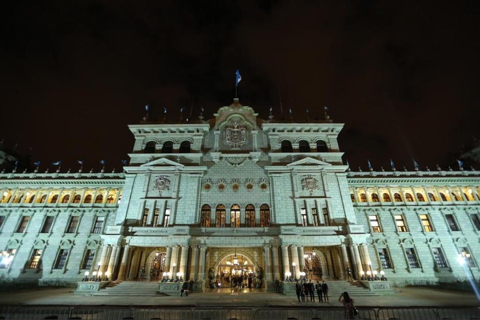 Esta noche, el presidente cena con los magistrados electos para la Corte Suprema de Justicia. (Foto: Micude/Soy502)