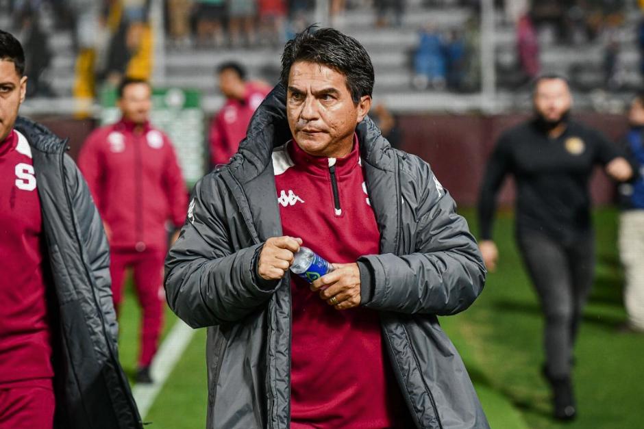 Las críticas contra Quesada se intensificaron cuando el equipo perdió el encuentro ante Antigua GFC. (Foto: Saprissa)