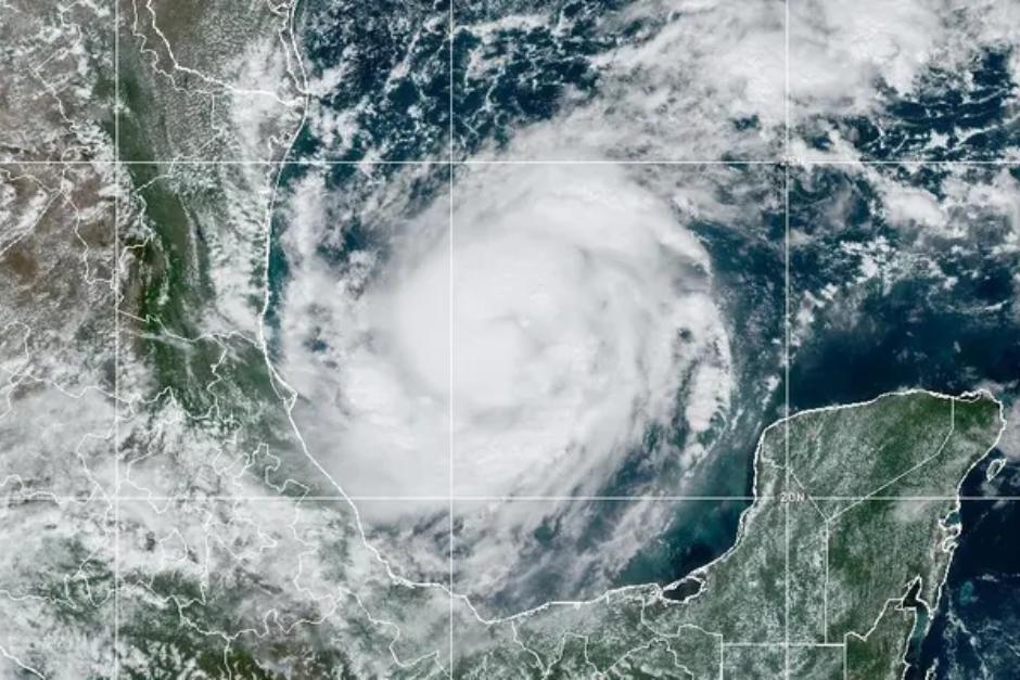 El huracán se degradó a categoría 4, hoy por la madrugada (Foto: Forbes)