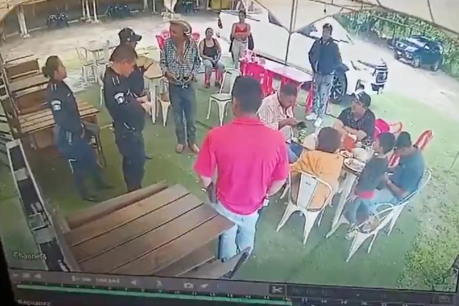 La PNC se encuentra investigando el caso de un hombre que amenazó a varios agentes de la PNC. (Foto: captura de video)