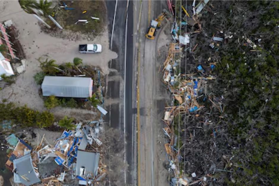 gobernador de Florida, Ron DeSantis, han hecho un llamamiento a la población a permanecer resguardado (Foto: El País)