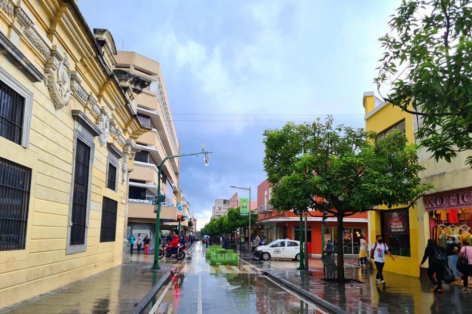 Así es la Sexta Avenida actualmente, conoce cómo era en los noventas.&nbsp;(Foto:&nbsp;Paseo de la Sexta Avenida zona 1 Ciudad de Guatemala)