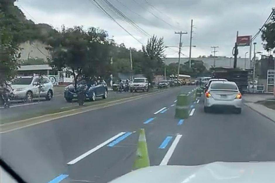 Conductores alertan por la señalización de un carril que sería exclusivo para la circulación de motocicletas. (Foto: captura de video)