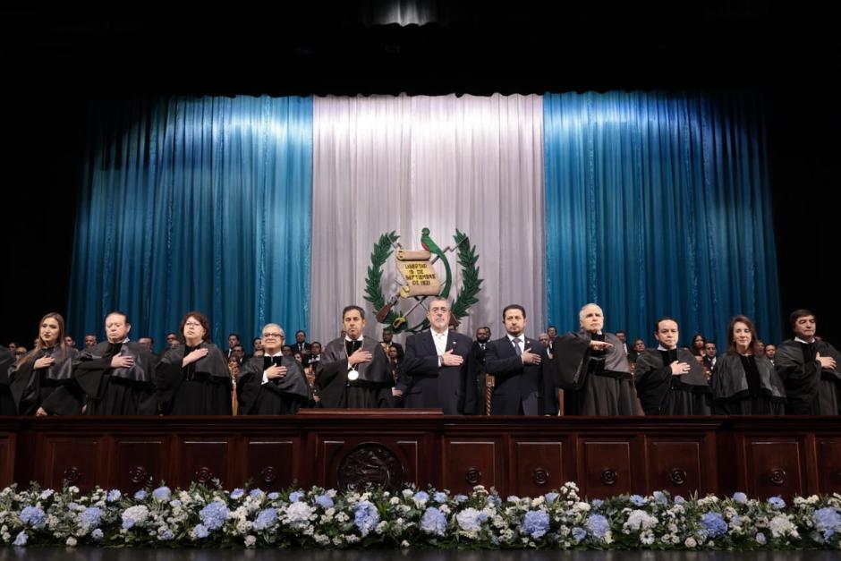 Presidentes de los tres organismos del Estado participaron en la toma de posesión de los magistrados de la CSJ. (Foto: SCSP)