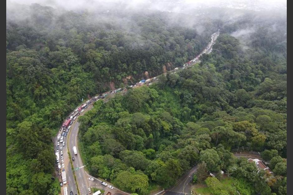 El socavamiento en ruta Interamericana es un área de peligro, advierten las autoridades. (Foto: Archivo/Soy502)