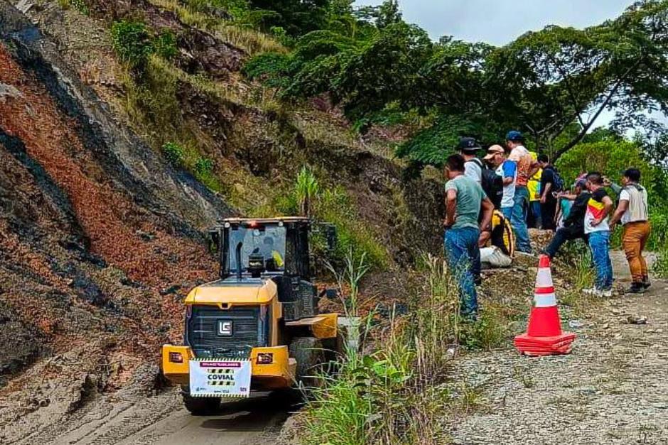 El presidente Bernardo Arévalo informó que debido a las inclemencias del tiempo se busca liberar carreteras entre el CIV y Ejército. (Foto: Covial/Soy502)