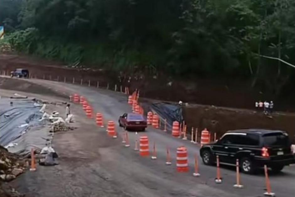 Los trabajos avanzan lento en el kilómetro 44 de la autopista Palín-Escuintla, afectada por un hundimiento desde junio pasado. (Foto: Archivo/Soy502)