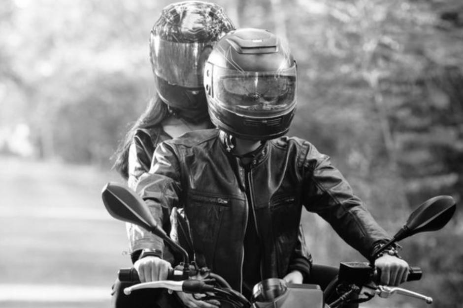 La pasajera de un motorista murió en la Avenida Bolívar, luego de que perdieron el control por un bache en la carretera. (Foto ilustrativa: Archivo/Soy502)