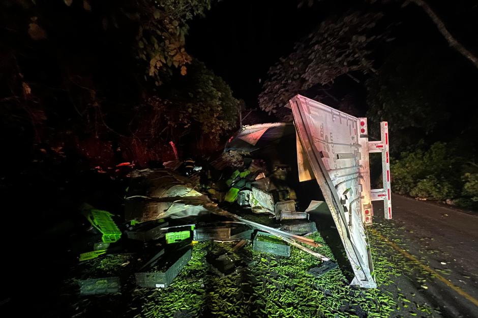 Al menos siete vehículos involucrados y diez personas heridas dejó un accidente múltiple ocurrido la noche de este martes. (Foto:&nbsp;cortesía)