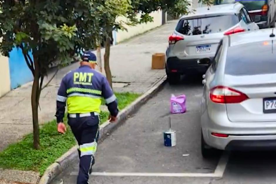 La PMT liberó espacios públicos en la zona 4 de la Ciudad de Guatemala, este jueves. (Foto: PMT de Guatemala)