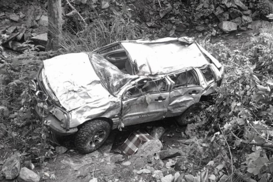 La familia que se accidentó cuando se dirigía a una cita médica en la ciudad de Guatemala. (Foto: Bomberos Municipales Departamentales)