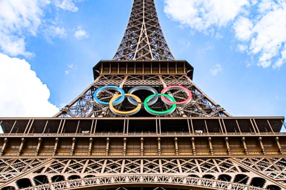 Tore Eiffel con Anillos Olímpicos (Foto: Redes Sociales)