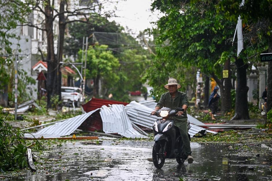 El supertifón Yagi causó al menos tres muertos en Vietnam este sábado, tras su paso por la isla china de Hainan. (Foto: AFP)