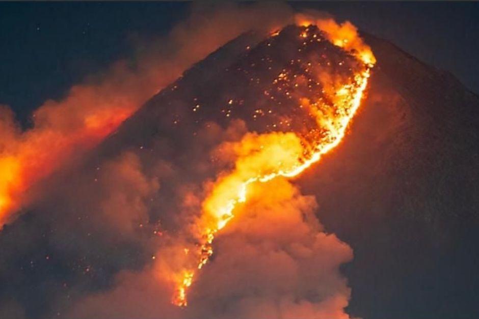 Un incendio forestal consumió gran parte del volcán de Agua en febrero pasado. (Foto: Archivo/Soy502)