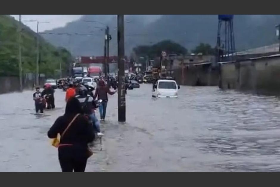 Con las lluvias, el kilómetro 36 de Palín suele presentar inundación. (Foto: Archivo/Soy502)