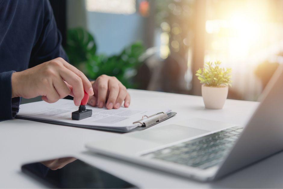 Dos instituciones del Ejecutivo incumplieron con la aplicación de la Ley de Simplificación de Trámites y por ello no pueden cobrar por los servicios que prestan. (Foto ilustrativa: Shutterstock)