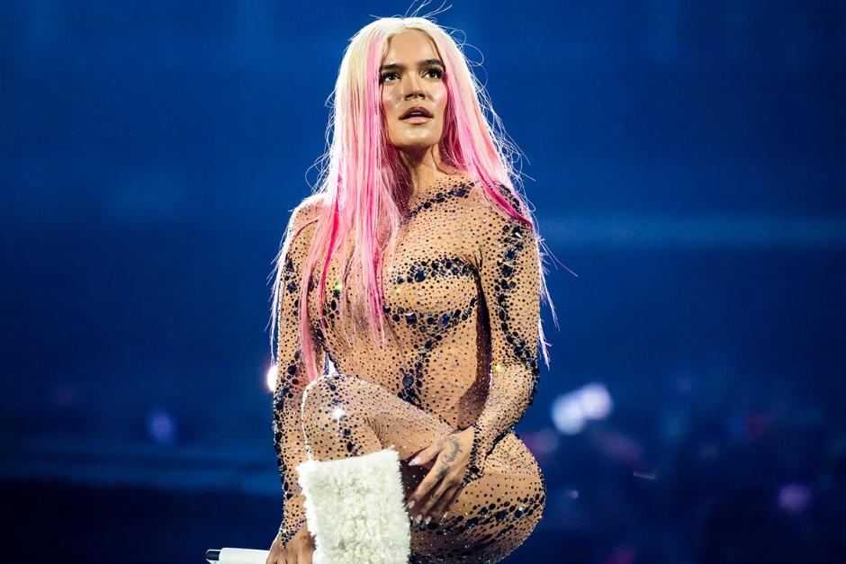 Karol G sorprendió con un nuevo look en los MTV VMAs, lo que generó un debate en las redes. (Foto: Billboard)