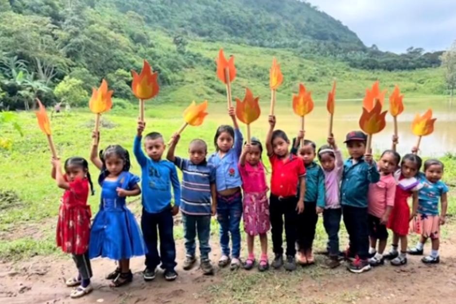 Los pequeños también se unieron a los festejos por la independencia de Guatemala. (Captura Video)