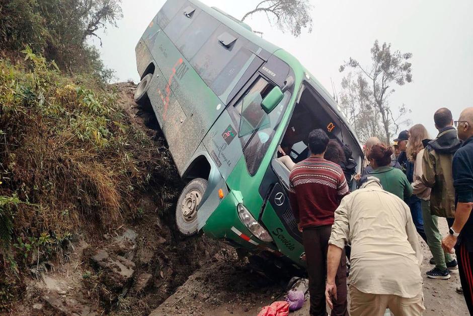 Dos guatemaltecos resultaron heridos durante un accidente de un autobús que regresaba de Machu Picchu en Perú. (Foto: X/@Turiweb1)