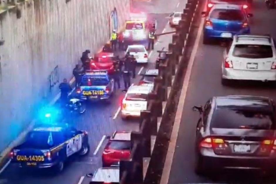 Balacera en el Anillo Periférico deja dos personas heridas y dos capturadas. (Foto: Amílcar Montejo)