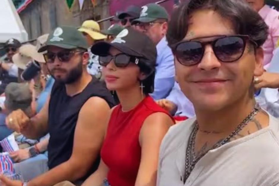 Christian Nodal y su esposa Ángela Aguilar disfrutaron del desfile del 16 de septiembre en CDMX. (Foto: El Financiero)