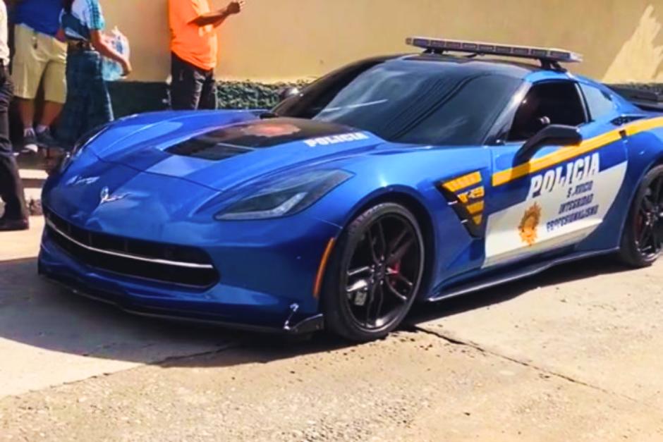 Mira el video que se volvió viral en TikTok por el famoso y lujoso Corvette como patrulla de la PNC. (Foto: captura de pantalla)