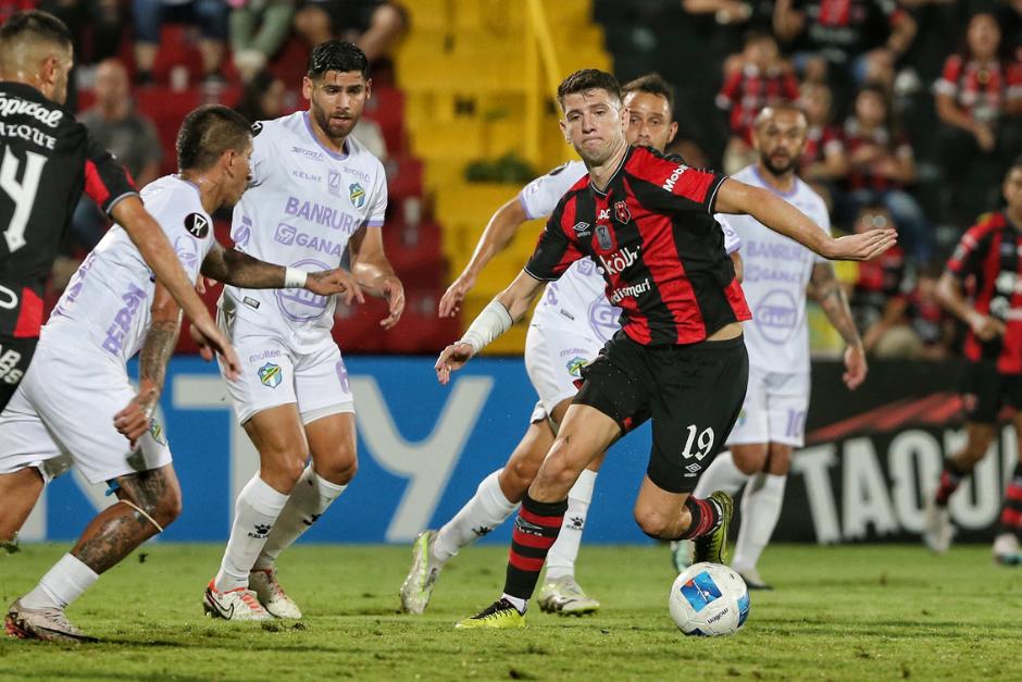 El encuentro tuvo lugar en el Estadio Cementos Progreso (Foto: Concacaf)&nbsp;