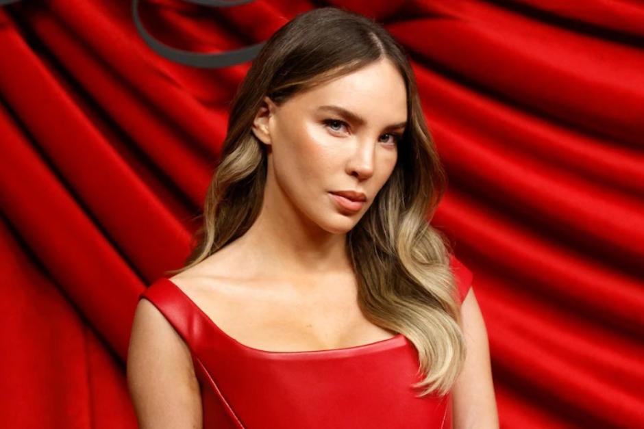 Mira el atrevido look de Belinda para su velada más fashion. (Foto: ¡Hola!)