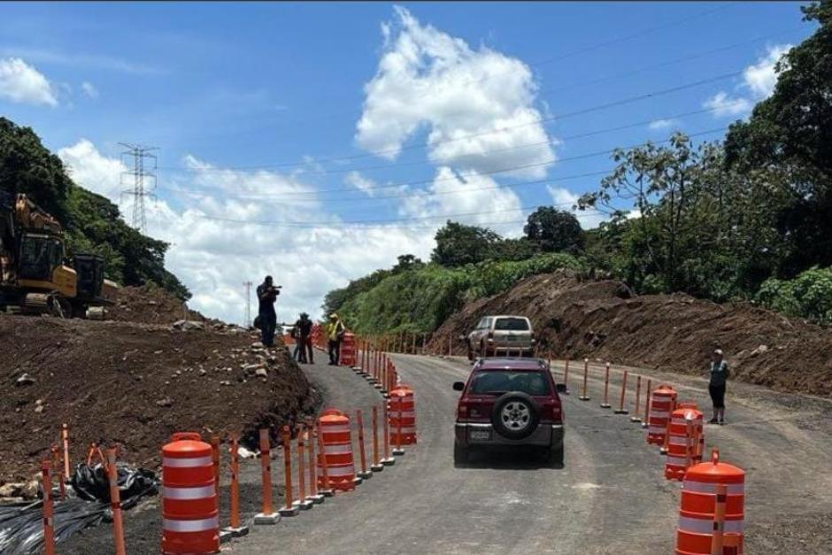 El paso por la autopista Palín - Escuintla es lento debido a un socavamiento ocurrido en junio último. (Foto: Archivo/Soy502)