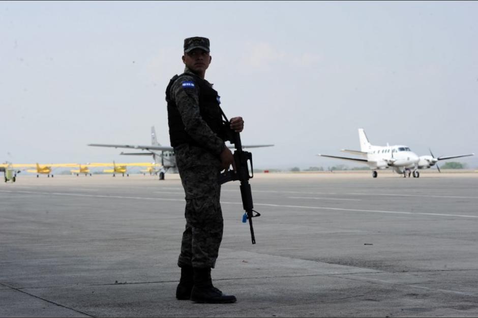 El senador Mike Lee se pronunció sobre la permanencia de la base aérea José Enrique Soto Cano en Honduras. (Foto: AFP/Soy502)