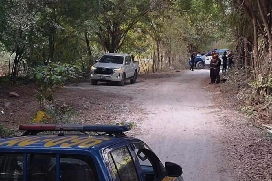 Dos personas fueron localizadas con señales de violencia en el interior de un vehículo abandonado en una zona poco transitada de Río Hondo, Zacapa. (Foto: Noticias Zacapa)