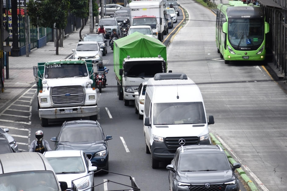 Las autoridades se preparan para dirigir el tránsito que se incrementará a partir del 13 de enero en la ciudad. (Foto: Fredy Hernández/Soy502)