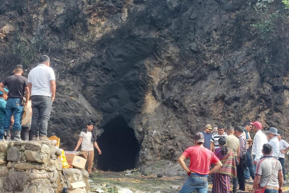 Visitantes de Cueva de Las Minas resultaron intoxicados y con quemaduras por una fogata. (Foto: Bomberos Voluntarios)