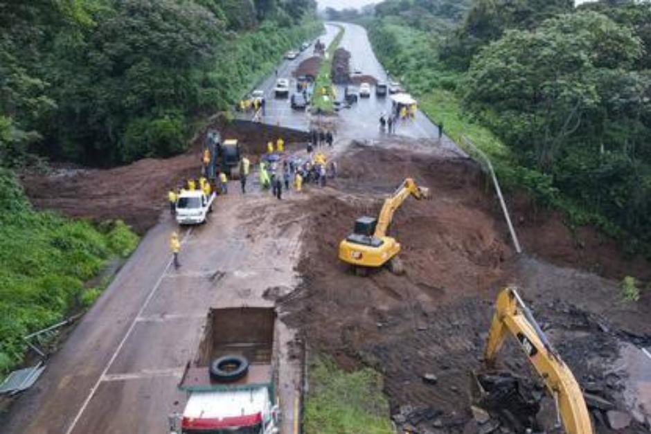 El gobierno continÃºa con los trabajos de reparaciÃ³n por medio de empresas adjudicadas del kilÃ³metro 44 de la Autopista PalÃ­n - Escuintla. (Foto: CIV/Soy502)